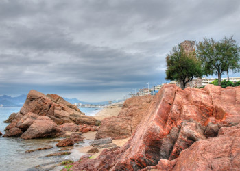 Скалы в Манделье-ля-Напуль, Франция. Фото 4 – фотографии Франции