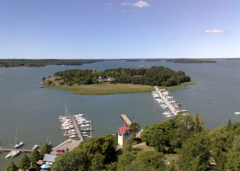 Вид на остров с парком Страна муми-троллей (Moomin World) – фотографии Финляндии