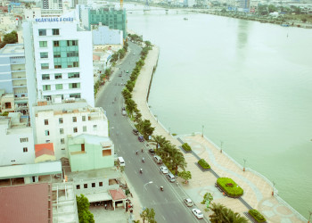 Набережная вдоль реки – фотографии Вьетнама