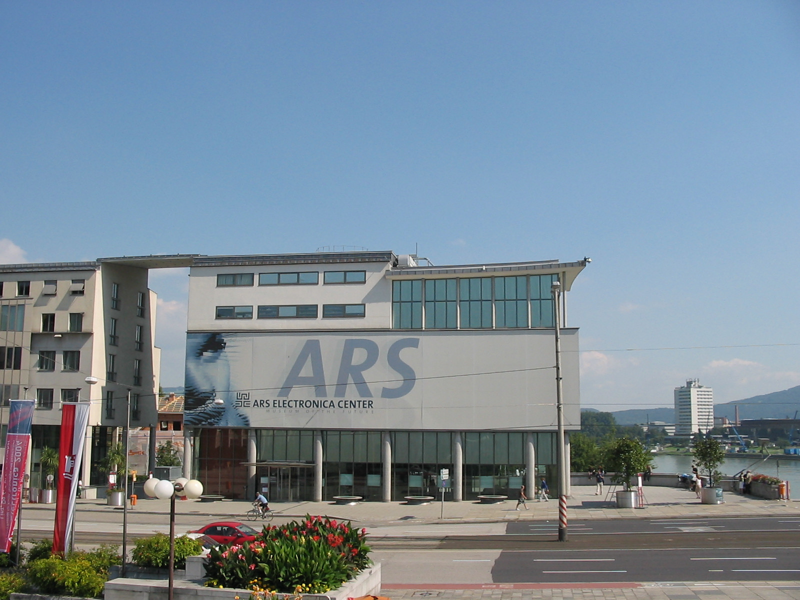 Музей современного искусства «Ars Electronica Center» главный вход. Линц. Австрия – фотографии Австрии