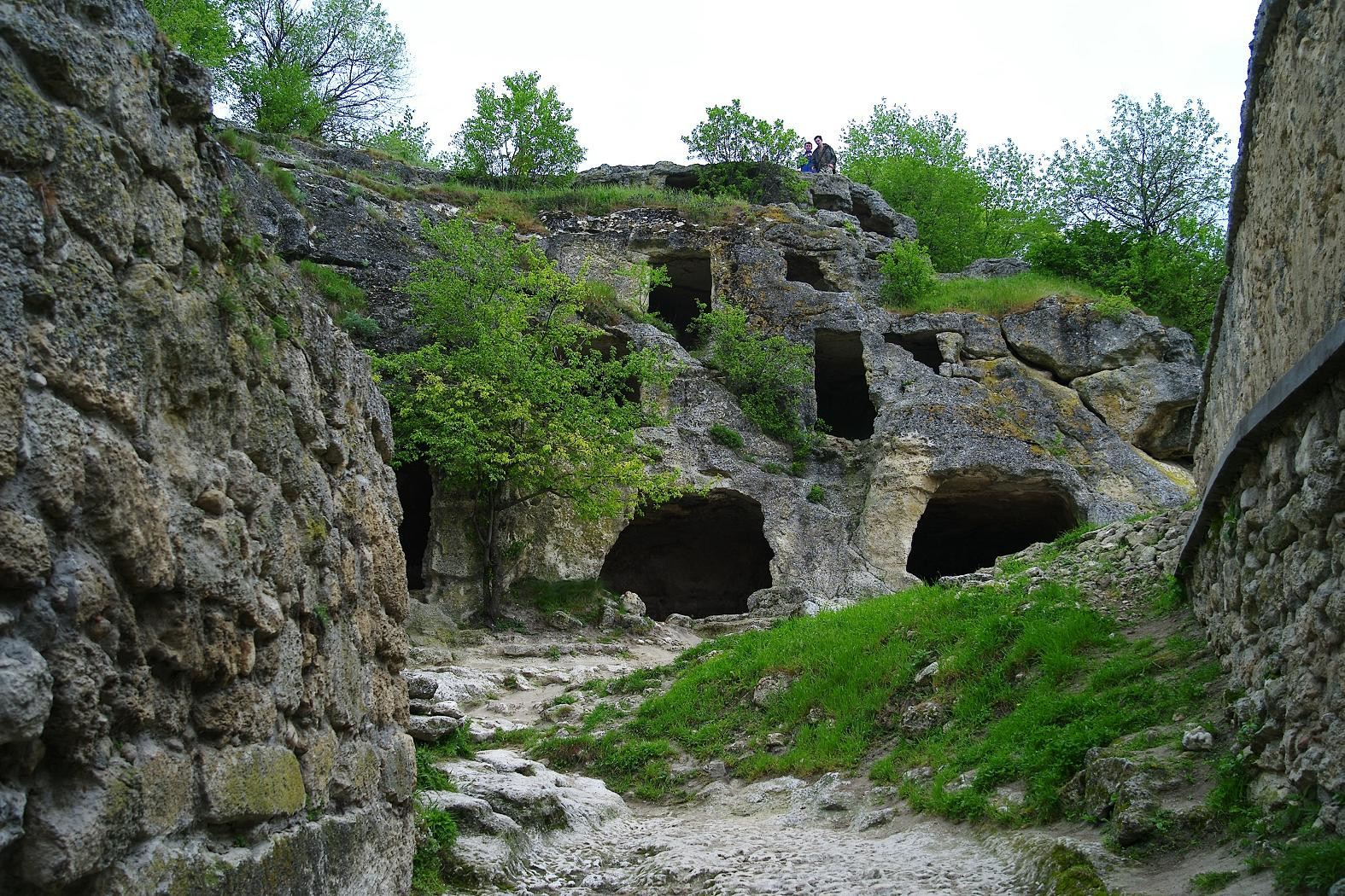 Крепость Чуфут-Кале, Бахчисарай, Крым. Фото 1 – фотографии России