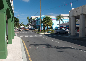 На улицах Джорджтауна (George Town), Каймановы острова. Фото 2 – фотографии Каймановых островов