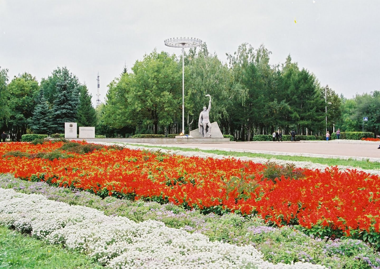 Клумба цветов в Стерлитамак, Россия. Фото 3 – фотографии России