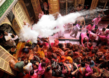 Ежегодный фестиваль весны "Холи" в Индии – фотографии Индии