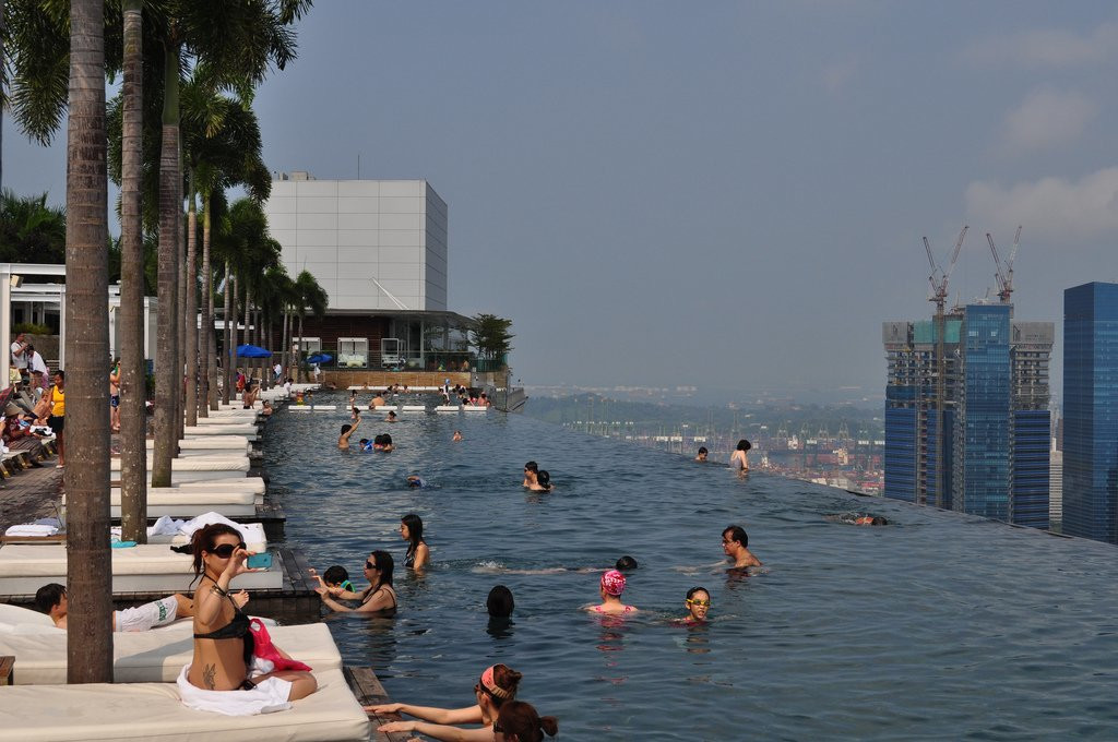Бассейн в отеле Марина-Бэй-Сэндс – фотографии Сингапура