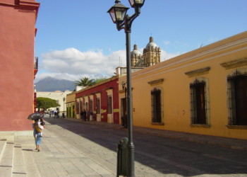 Улица в Оахака, Мексика – фотографии Мексики