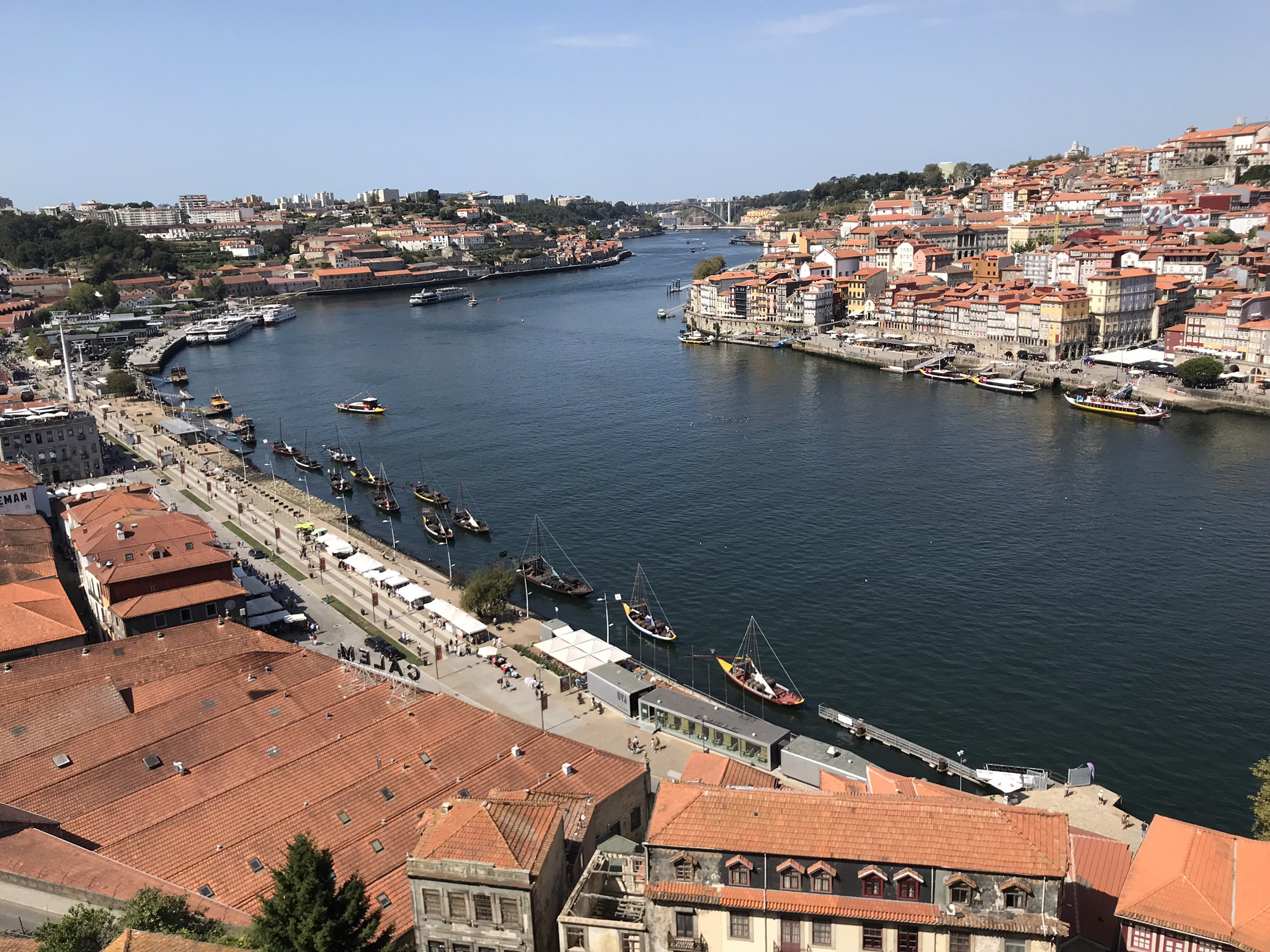 Вид на реку со смотровой площадки сада Морро (Jardim do Morro), Порту – фотографии Португалии