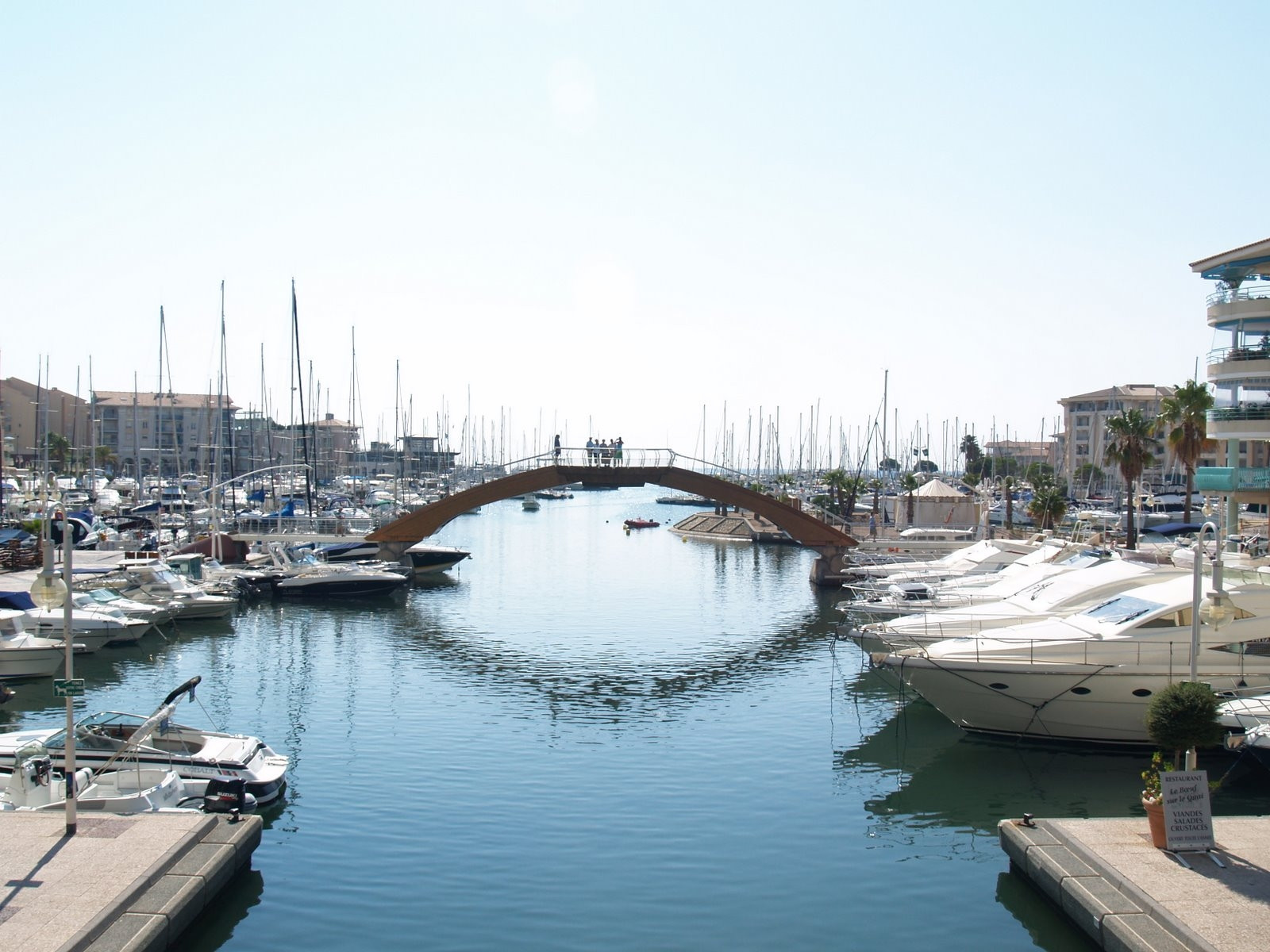 Яхты и катера в Фрежюс, Франция – фотографии Франции