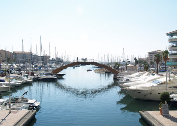 Яхты и катера в Фрежюс, Франция – фотографии Франции