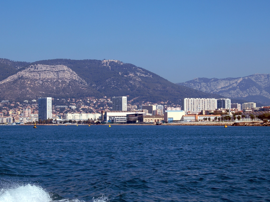 Берега в Тулоне, Франция – фотографии Франции