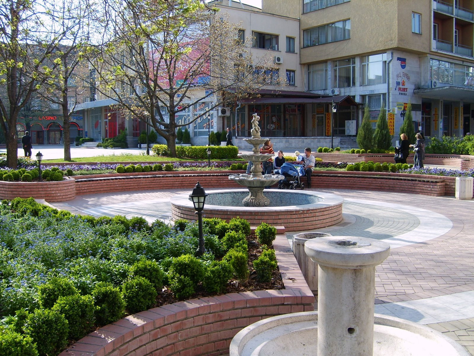 Сквер в Хасково, Болгария. Фото 1 – фотографии Болгарии