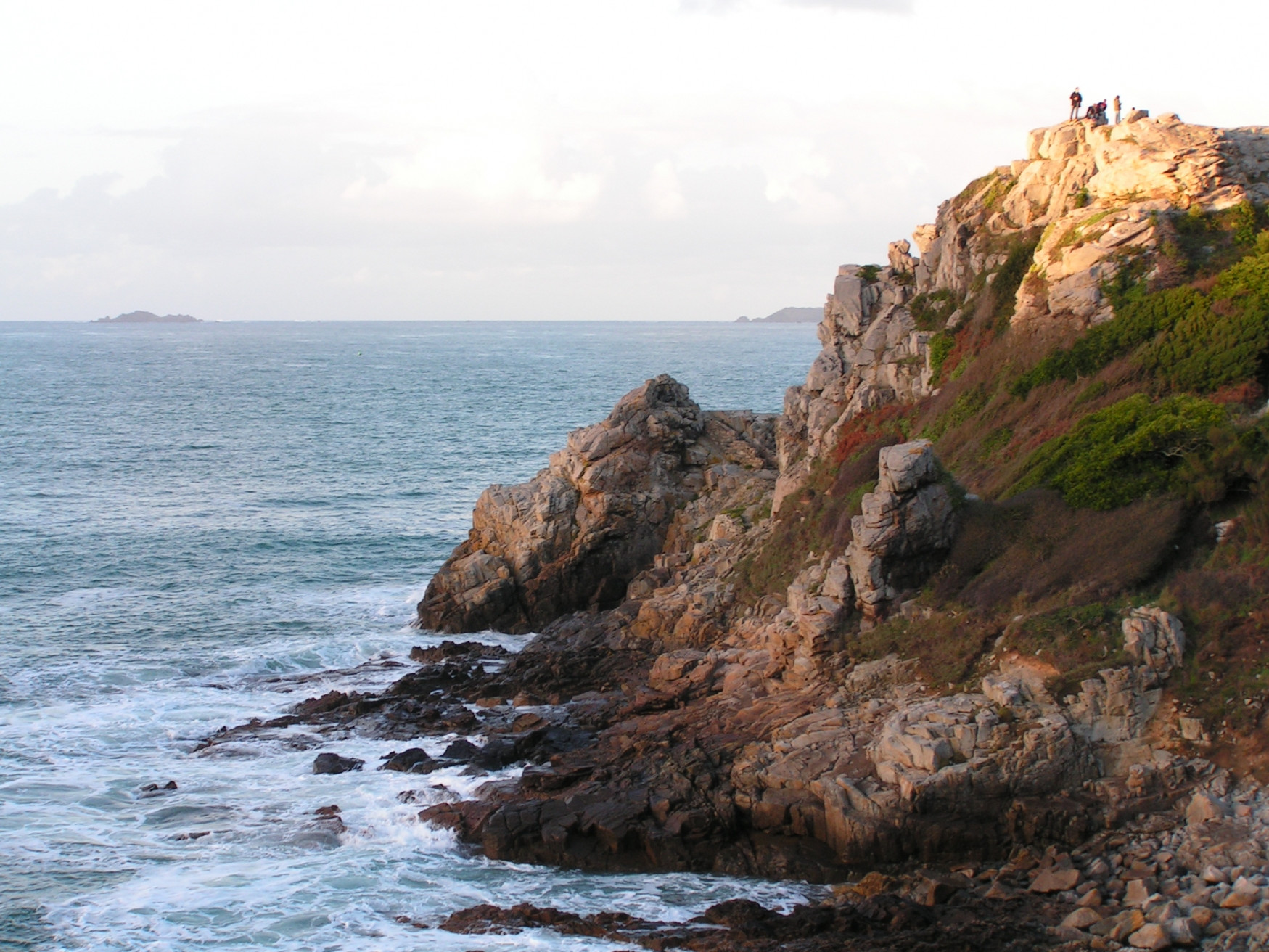 Скала в Перроз-Гирек, Франция. Фото 1 – фотографии Франции