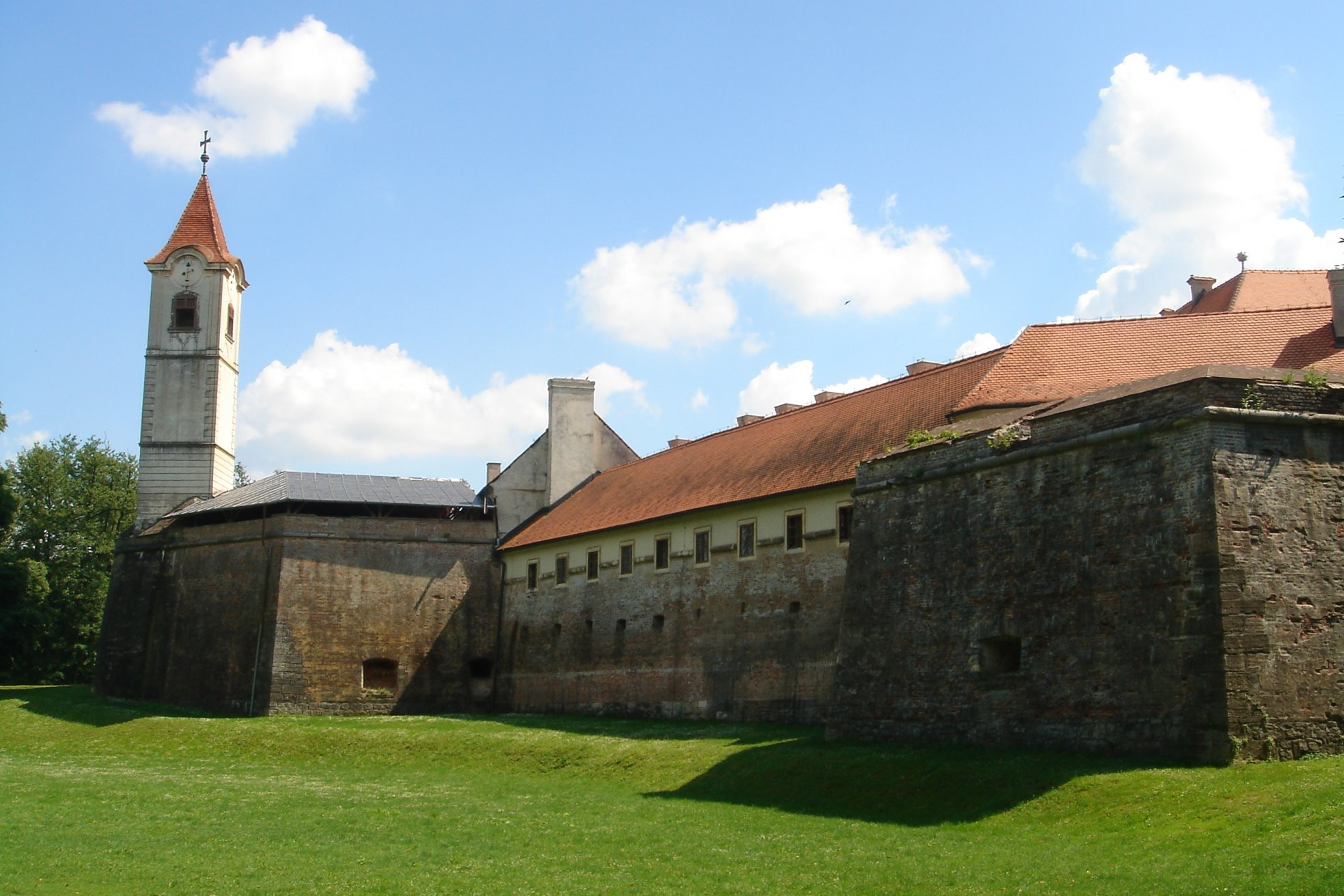 Замок Зринских, построенный в 13 веке – фотографии Хорватии