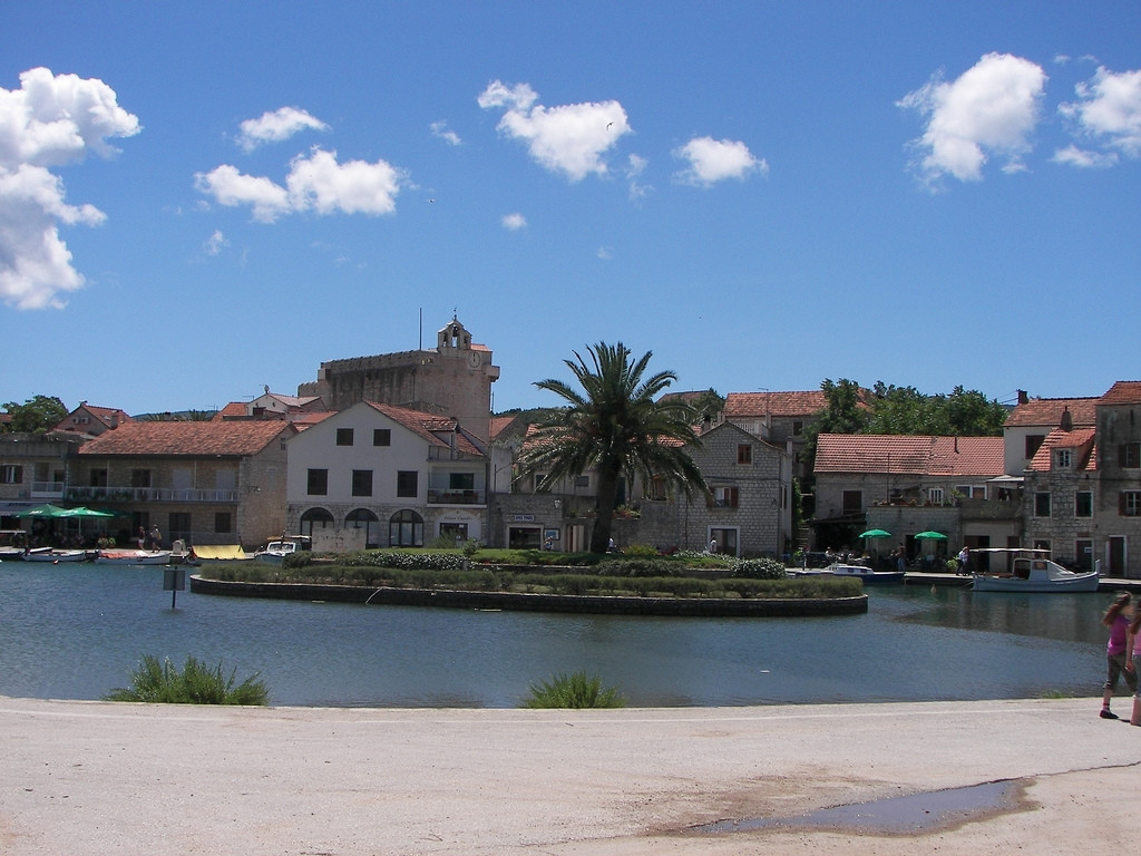 Набережная в Врбоска, Хорватия. Фото 1 – фотографии Хорватии