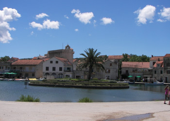 Набережная в Врбоска, Хорватия. Фото 1 – фотографии Хорватии