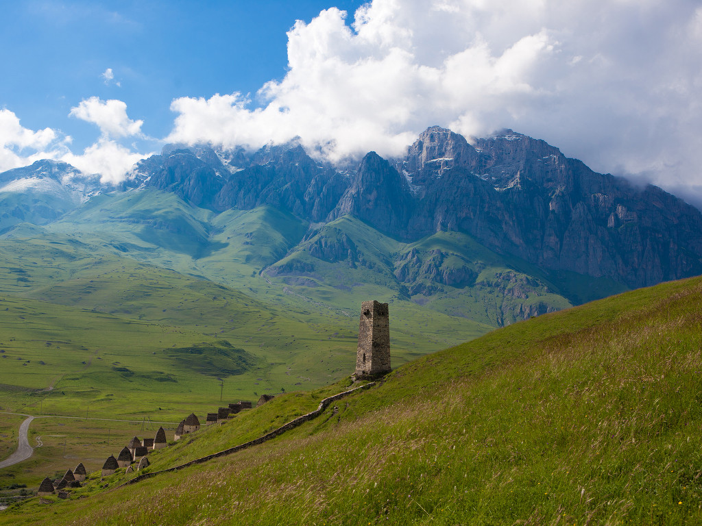 Северная Осетия, некрополь у посёлка Даргавс. Фото 1 – фотографии России