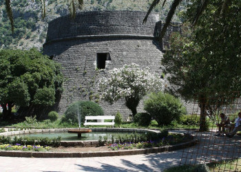 Сквер в Котор, Черногория – фотографии Черногории