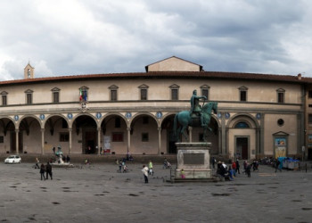 Площадь Сантиссима-Аннунциата (Piazza Santissima Annunziata) – фотографии Италии