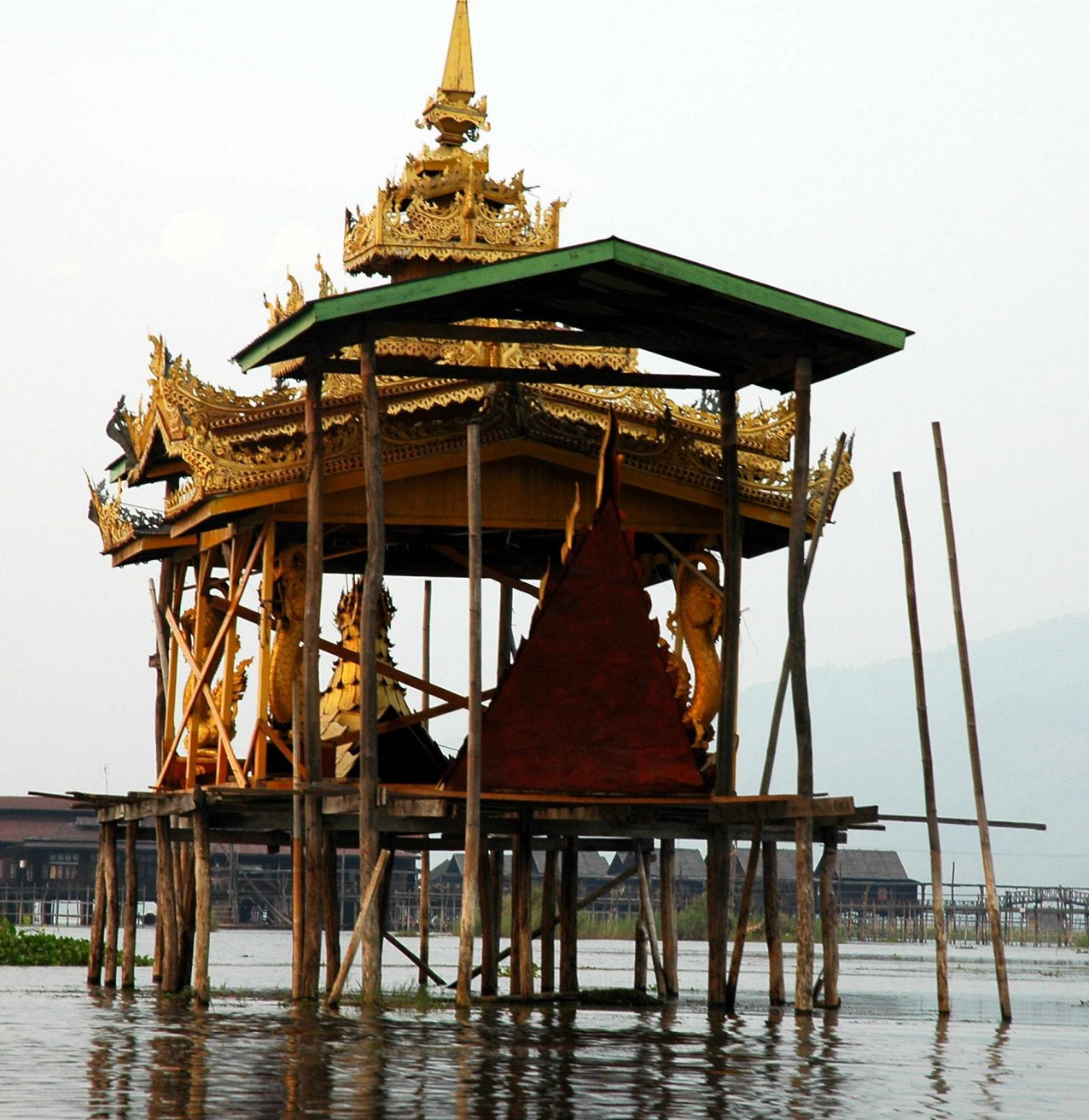 Храм на воде – фотографии Мьянмы