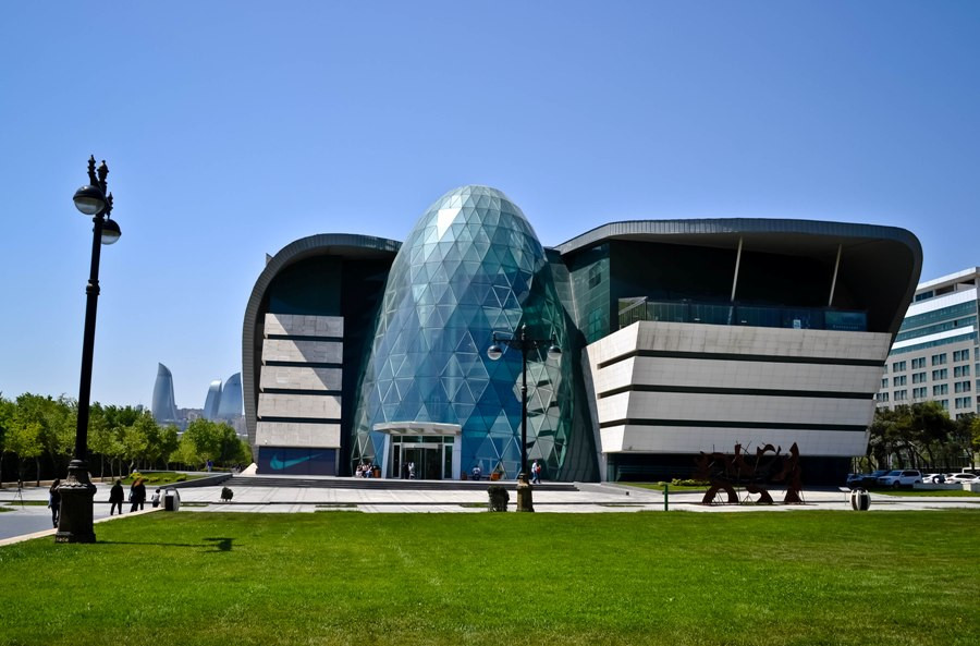 Здания торгового центра в Баку. Фото 1 – фотографии Азербайджана