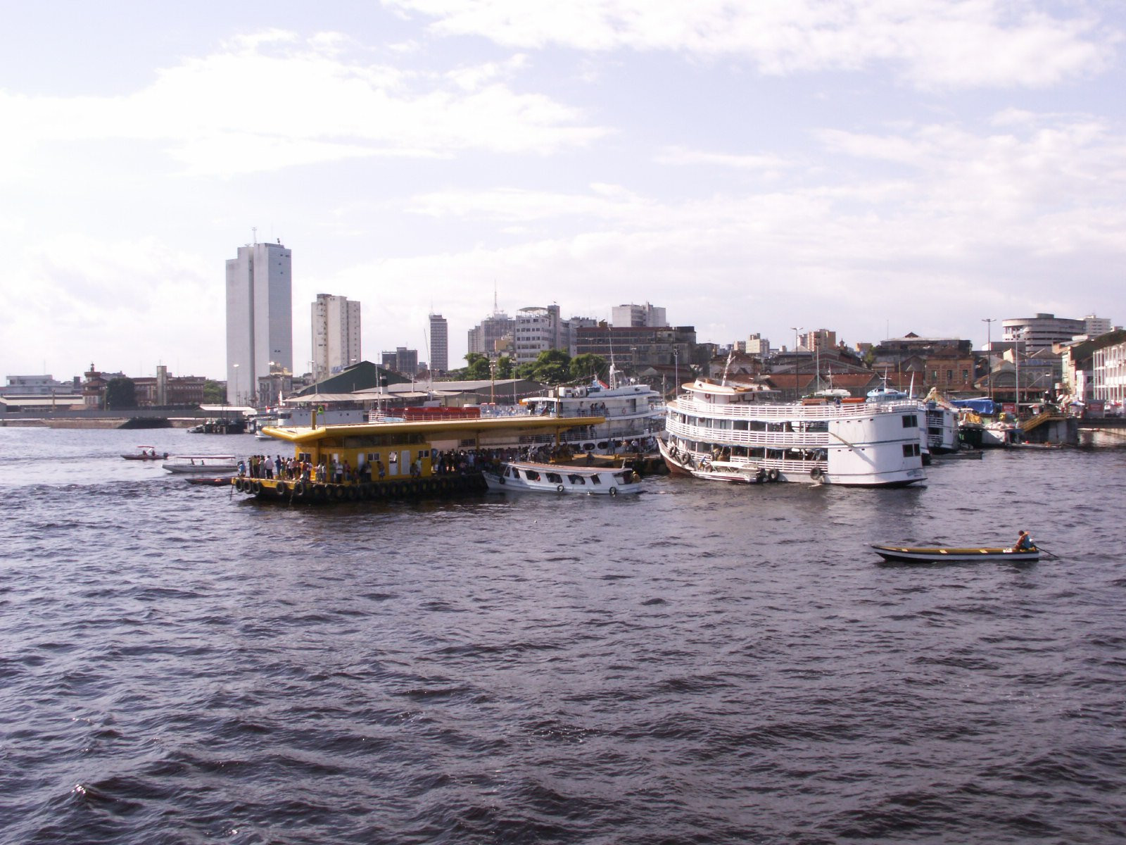 Корабли в Манаусе, Бразилия – фотографии Бразилии