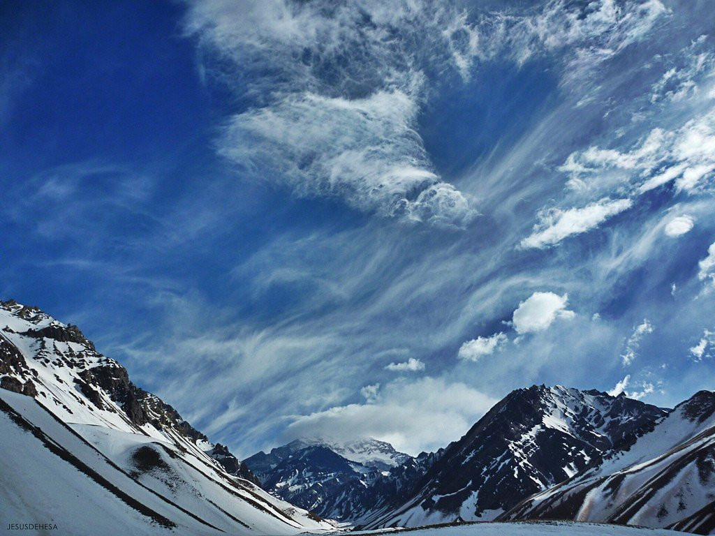 Небо над вулканом Аконкагуа. Аргентина. – фотографии Аргентины