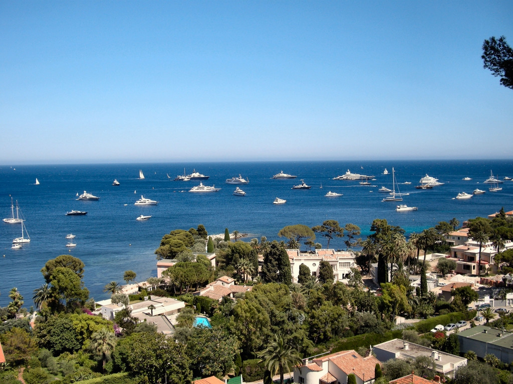 Дома на берегу в Сен-Жан-Кап-Ферра, Франция – фотографии Франции