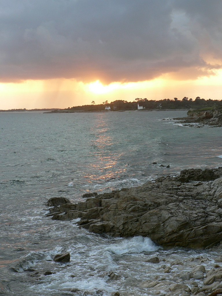 Закат в Сен-Марине, Франция – фотографии Франции