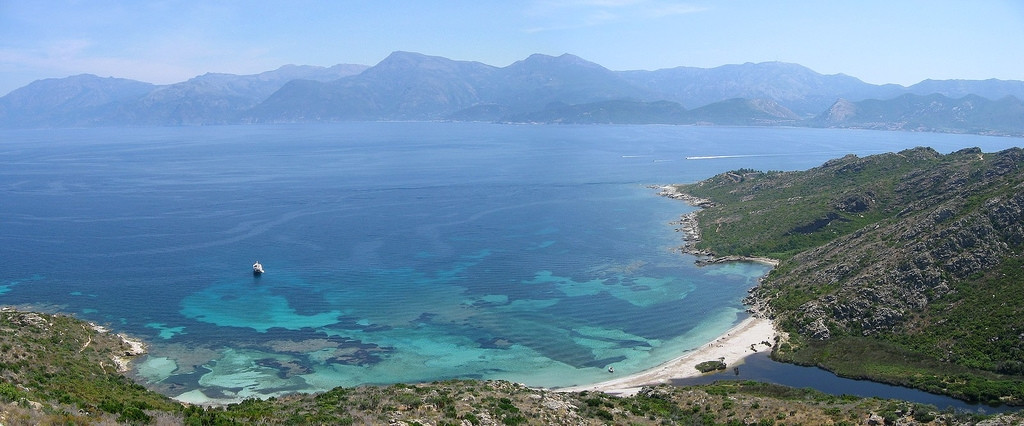 Побережье в Сен-Флоране, Франция – фотографии Франции