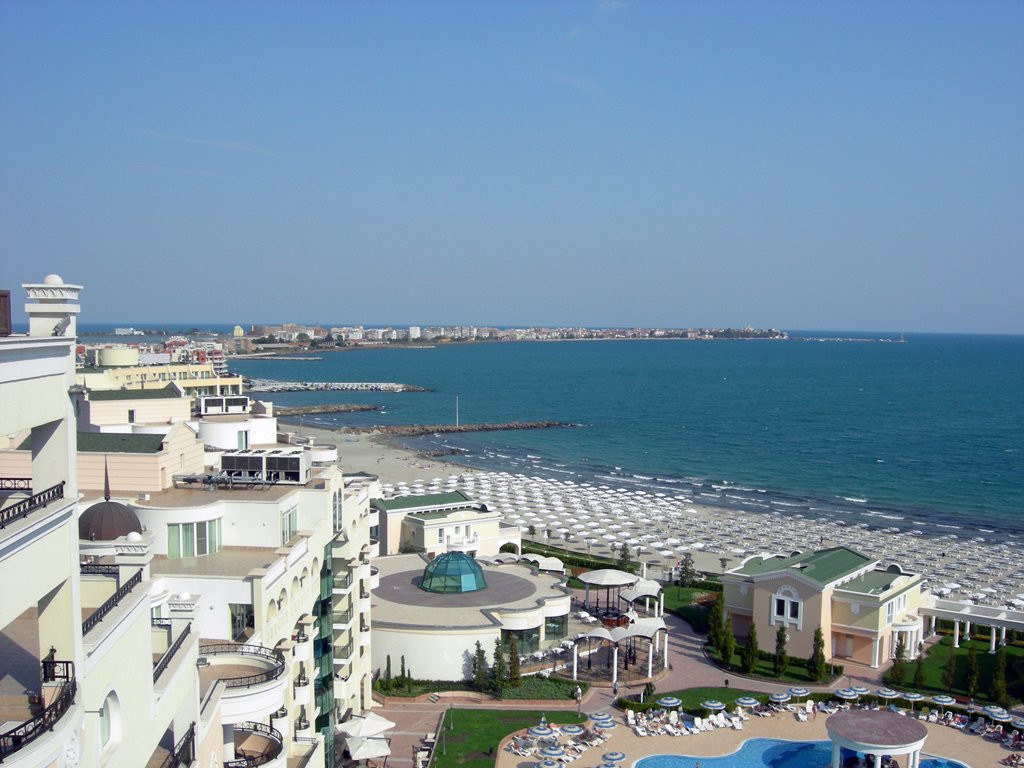 Отели на пляже  в Поморие, Болгария. Фото 1 – фотографии Болгарии