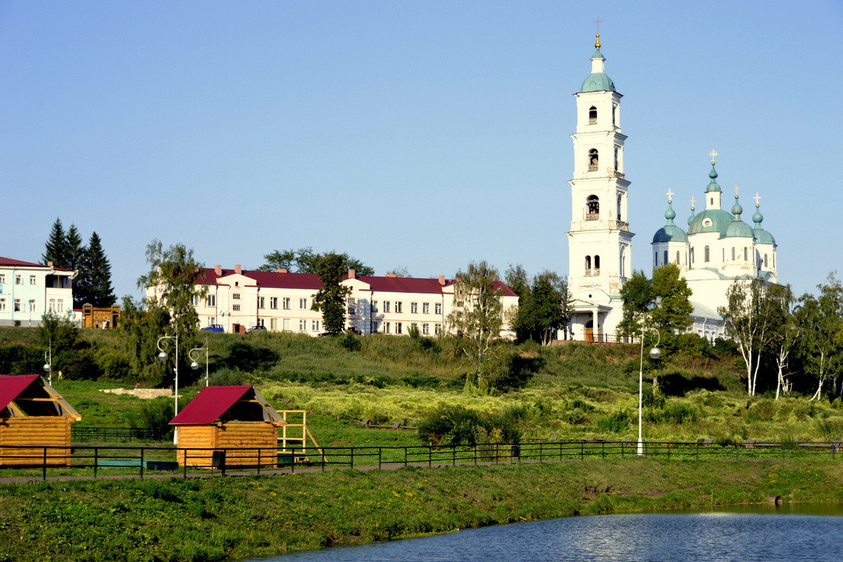 Шишкинские пруды, вид на Спасский собор – фотографии России