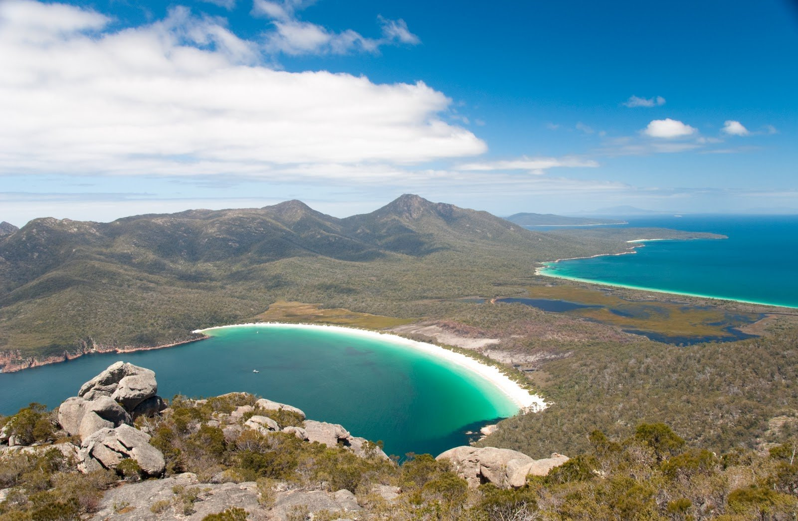 Панорамный вид Вайнглас-Бэй, Австралия – фотографии Австралии