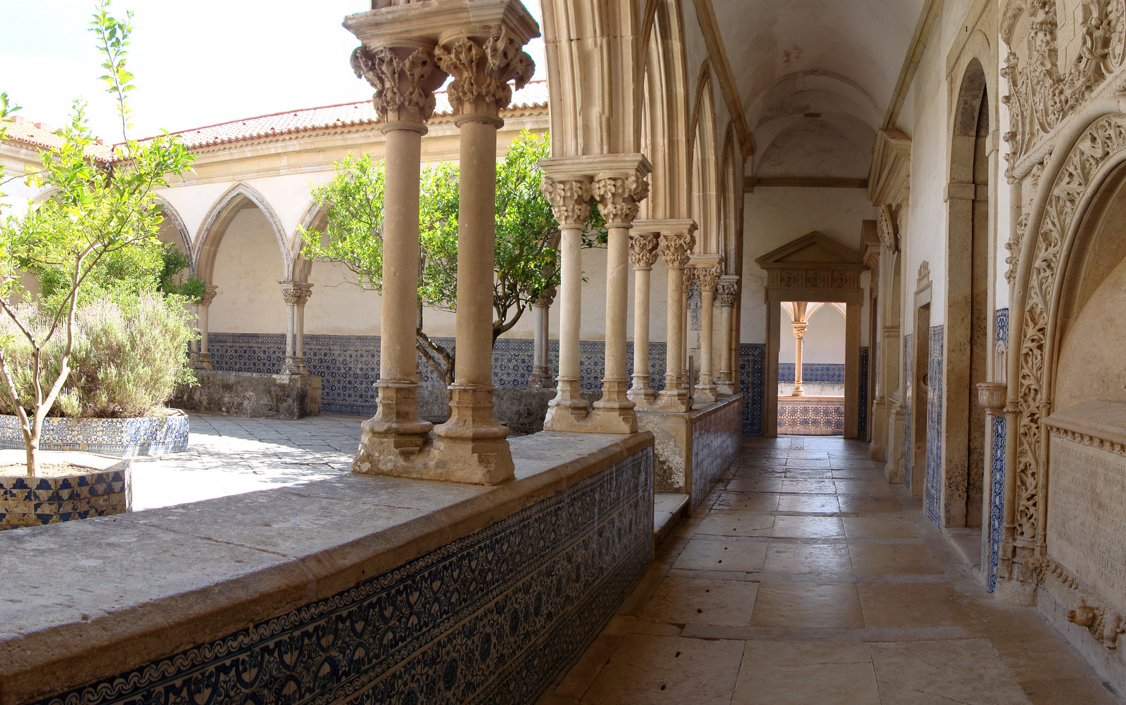 Конвенту-де-Кришту в городе Томар в Португалии – фотографии Португалии