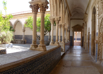 Конвенту-де-Кришту в городе Томар в Португалии – фотографии Португалии