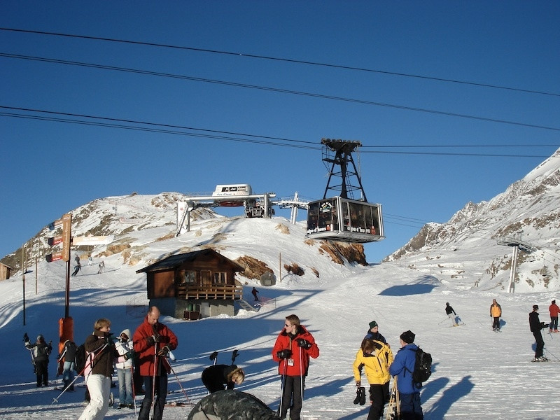 Люди в Альп-д'Юез, Франция – фотографии Франции