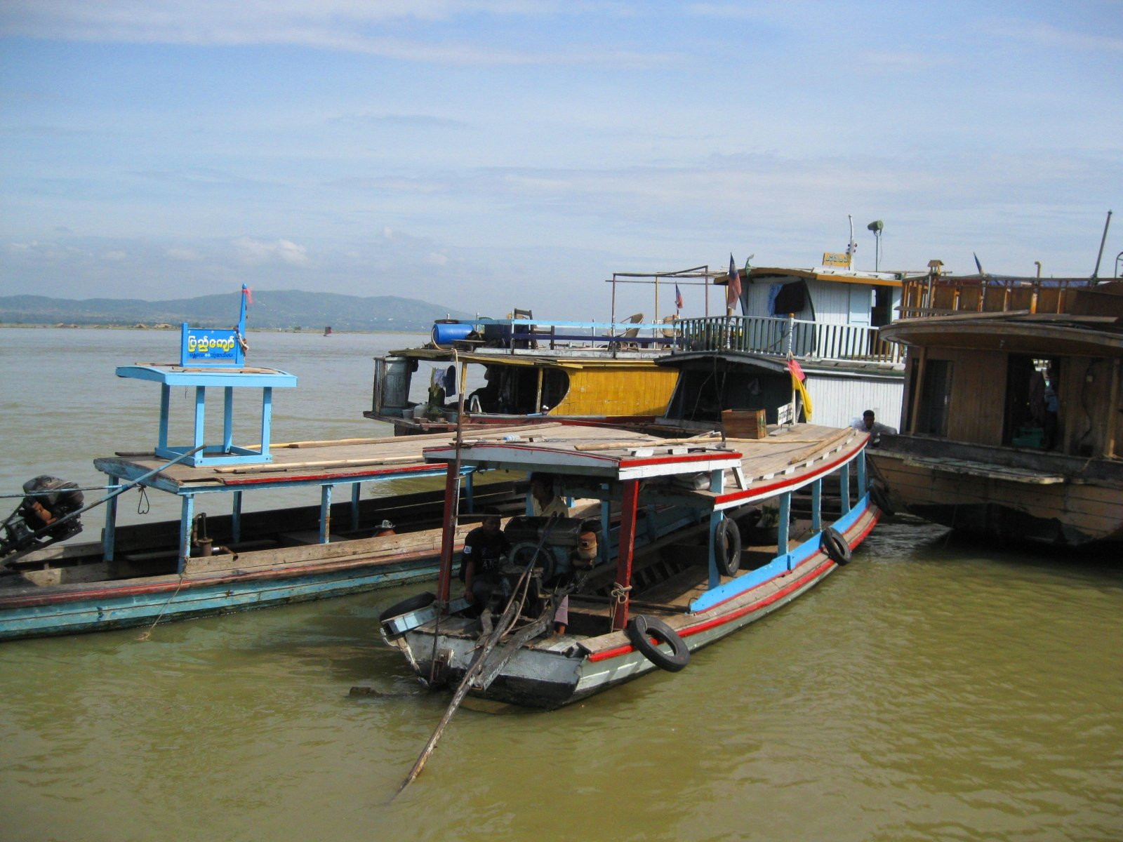 Лодки в Мандалае, Мьянма – фотографии Мьянмы