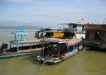 Лодки в Мандалае, Мьянма – фотографии Мьянмы