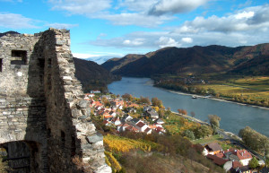 Вид на Шпиц с руин замка Хинтерхаус – фотографии Австрии