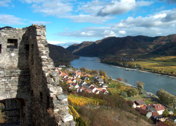 Вид на Шпиц с руин замка Хинтерхаус – фотографии Австрии