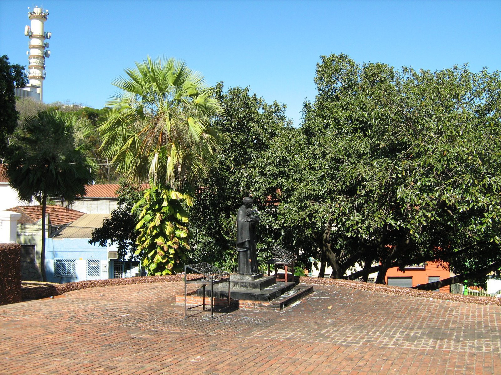 Памятник в Куяба, Бразилия – фотографии Бразилии