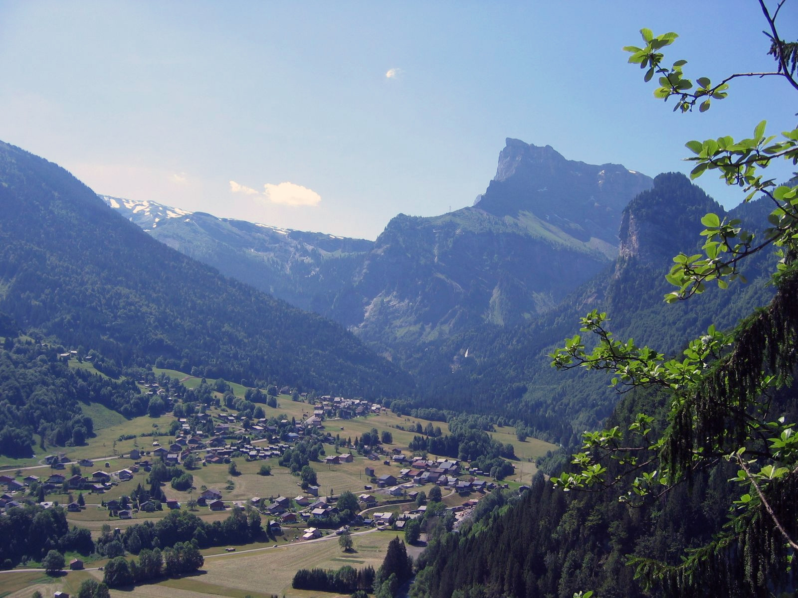 Деревня в Сикст-Фер-а-Шеваль, Франция – фотографии Франции