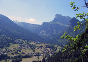 Деревня в Сикст-Фер-а-Шеваль, Франция – фотографии Франции