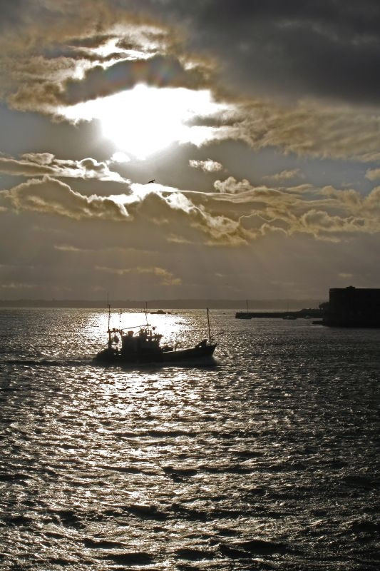 Море в Конкарно, Франция – фотографии Франции