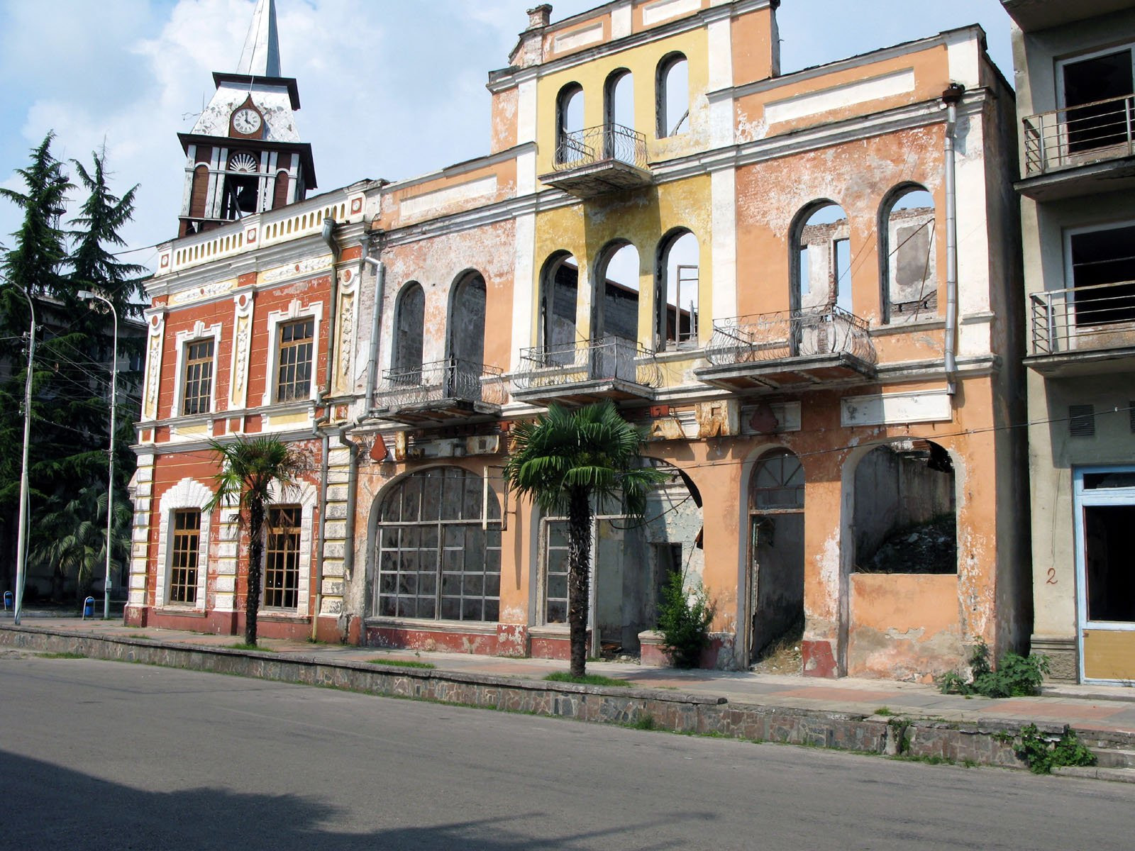 Улица в Гудаута, Абхазия. Фото 7 – фотографии Абхазии