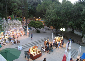 Торговая площадь в Раб, Хорватия – фотографии Хорватии