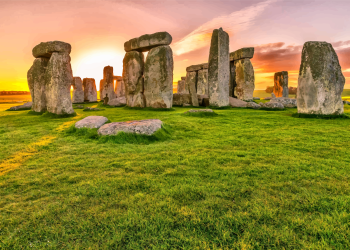 Мегалитическое сооружение Стоунхендж (Stonehenge) в Эймсбери, Великобритания – фотографии Великобритании