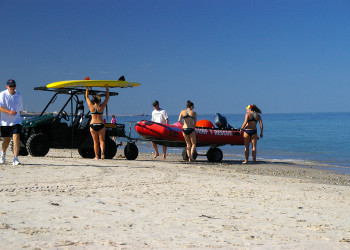 Сёрферы на пляже в Аделаиде – фотографии Австралии