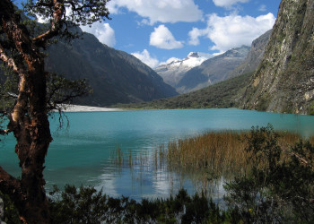 Озеро в Национальном Парке Уаскаран (Huascaran National Park) – фотографии Перу