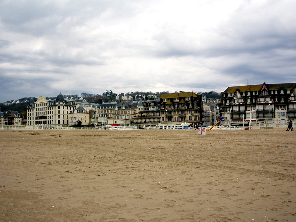 Пляж в Трувиль-Сюр-Мер, Франция. Фото 8 – фотографии Франции