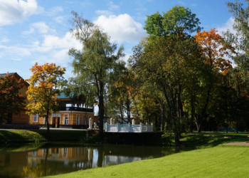 Усадьба дворян Леонтьевых – фотографии России